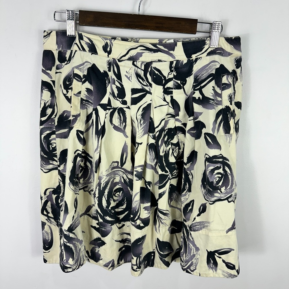 Cabi Pleated Mini Skirt 6 Black Floral Quiet Luxury Preppy Artistic Cotton